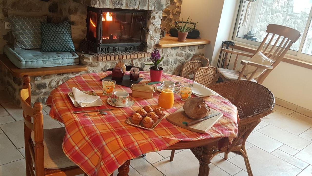 Bed and Breakfast L'Attrape Reve Saint-Vincent-de-Barres Екстер'єр фото