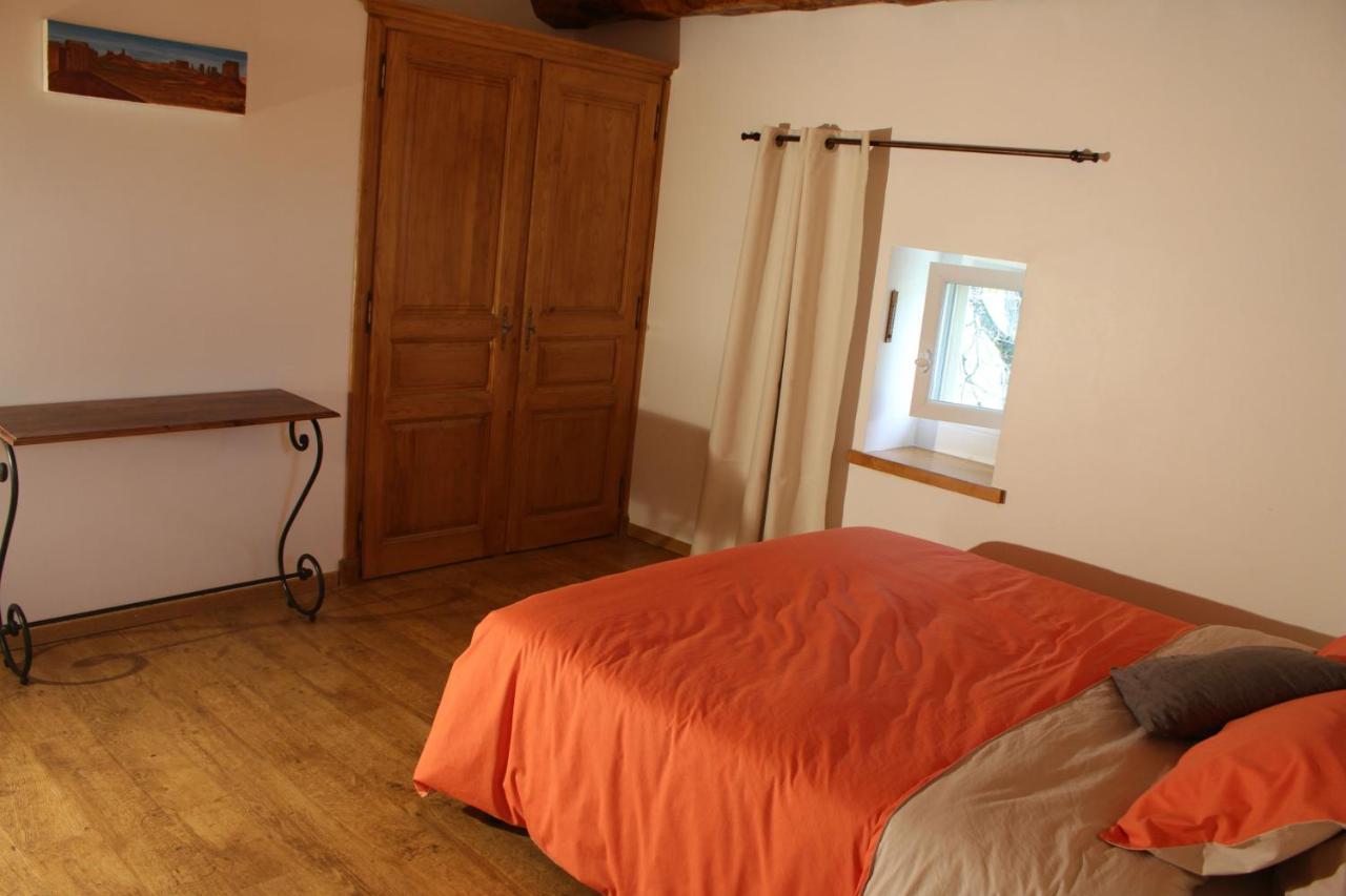 Bed and Breakfast L'Attrape Reve Saint-Vincent-de-Barres Екстер'єр фото