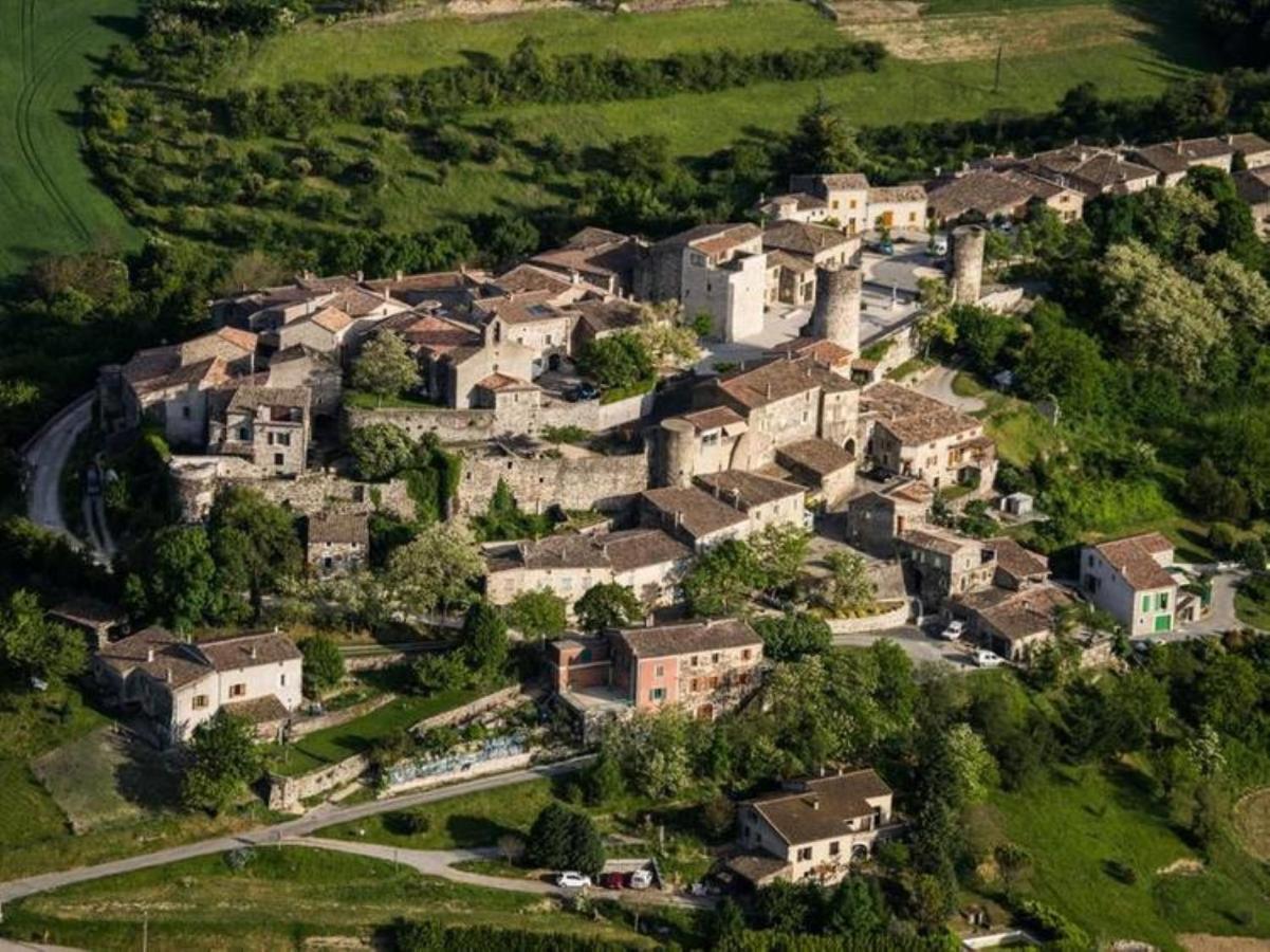 Bed and Breakfast L'Attrape Reve Saint-Vincent-de-Barres Екстер'єр фото